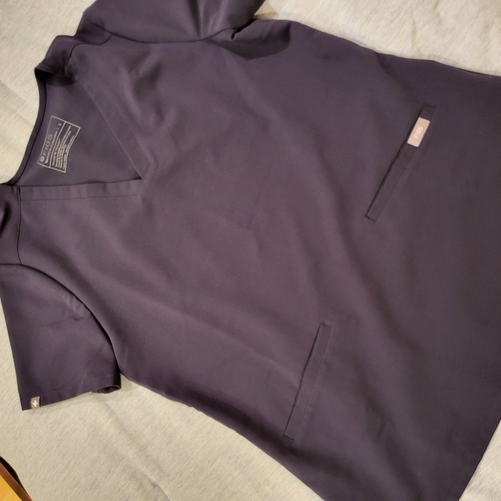 Figs casma top size small